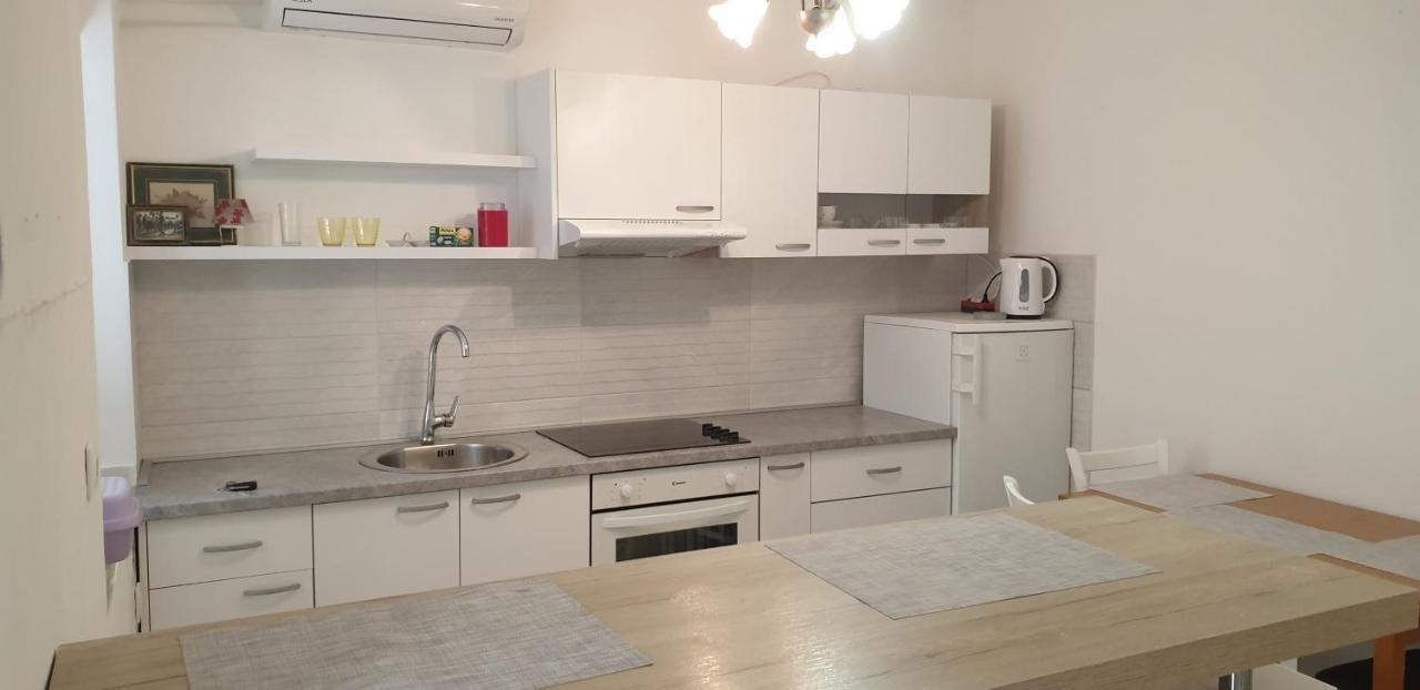 Ulica Dvori Narca 12 Apartment 4+2 Per. 巴斯卡 外观 照片